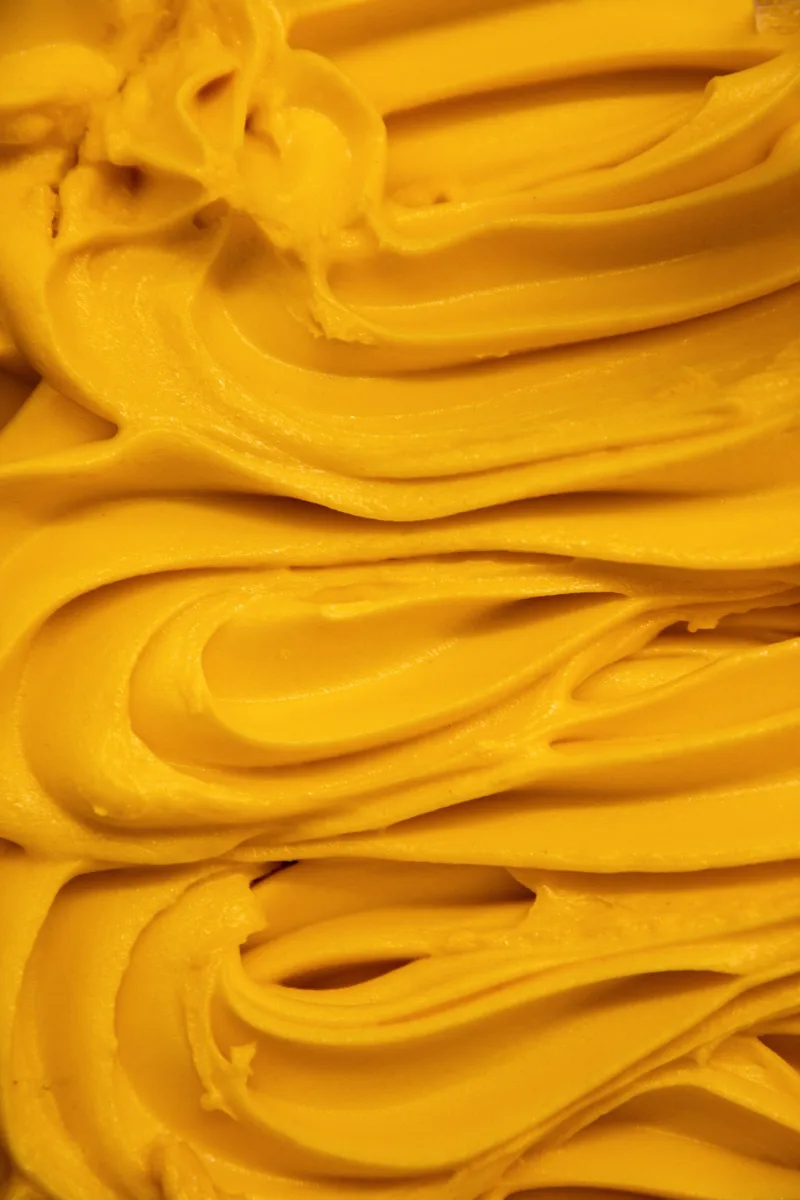 Indische Mango Gelato mit passenden Zutaten